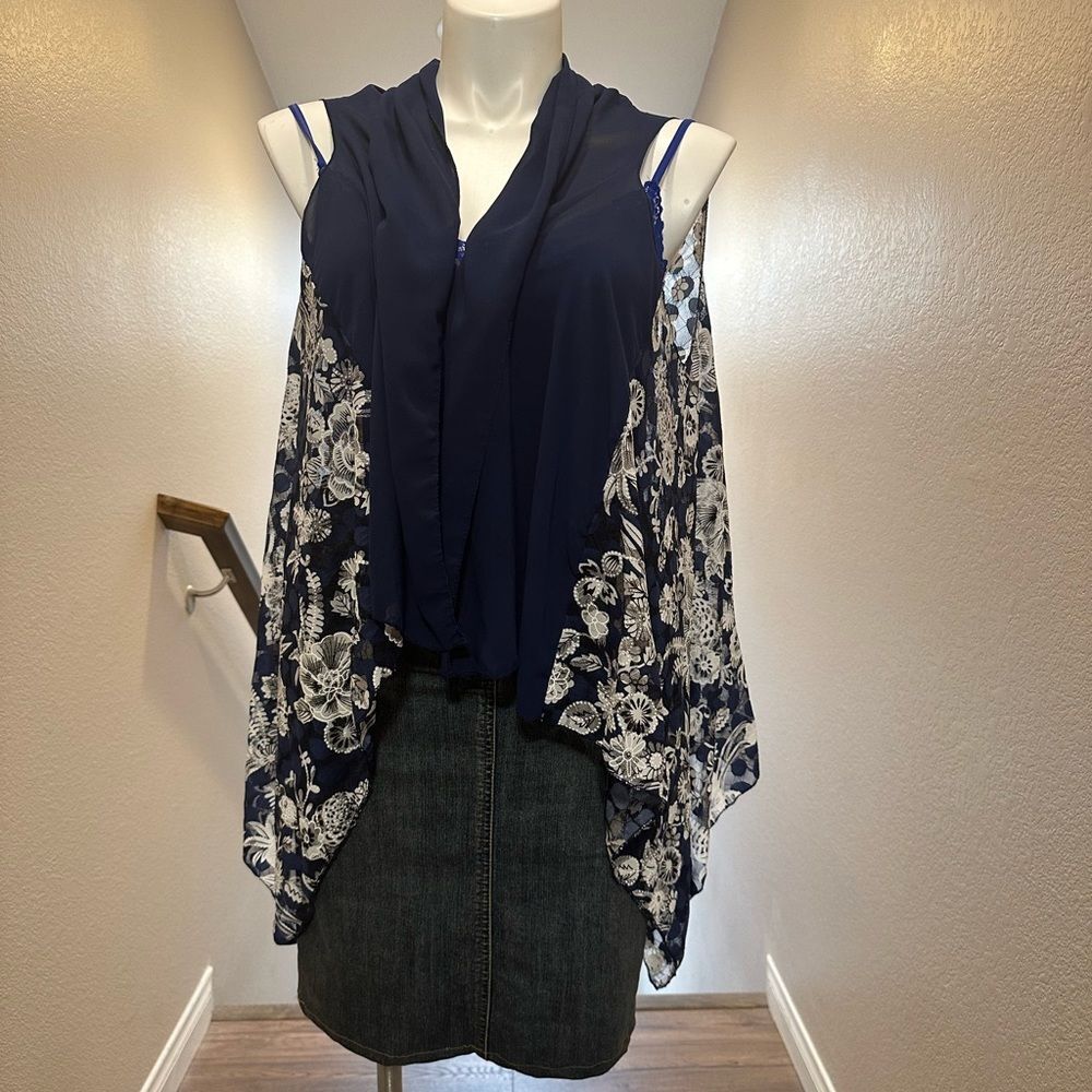 Woman’s Coverup Navy Floral